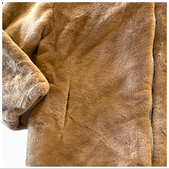 The Lindsi Plush Soft Jacket - Picture 15 of 15